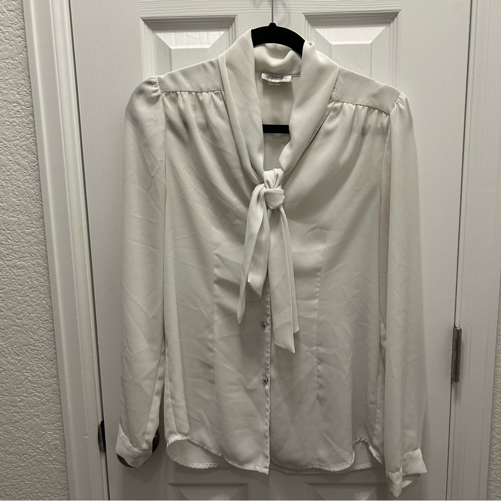 Tahari blouse size S